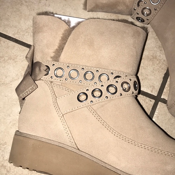 Women’s UGG ALISIA FAWN MINI BOOTS - Picture 5 of 9